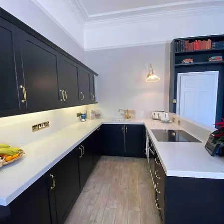 1 Bedroom Georgian Flat Clifton Village W/ Parking Apartman *