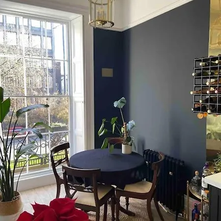 Apartment 1 Bedroom Georgian Flat Clifton Village W/ Parking